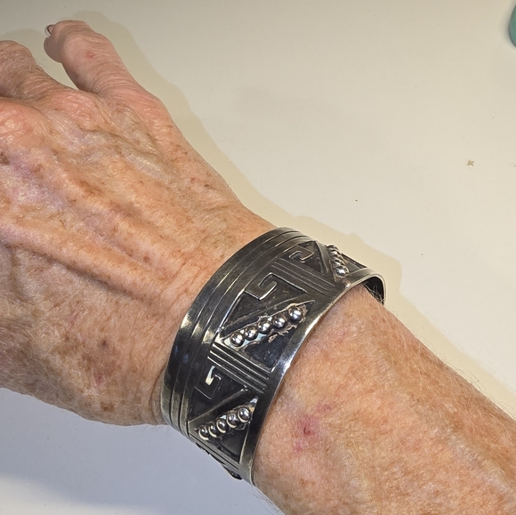 VINTAGE TAXCO Sterling Silver CUFF BRACELET, 44 GRAMS - Picture 9 of 14